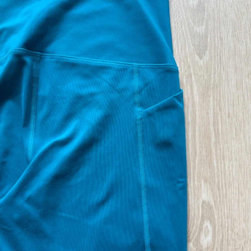 Compressive Pocket Legging - Picture 3 of 5